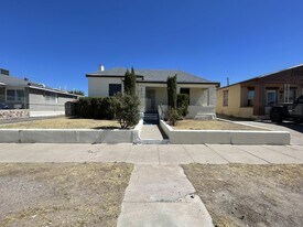 3215 Wyoming Ave in El Paso, TX - Building Photo
