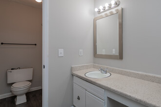 Huffman Mill Townhomes in Burlington, NC - Foto de edificio - Interior Photo