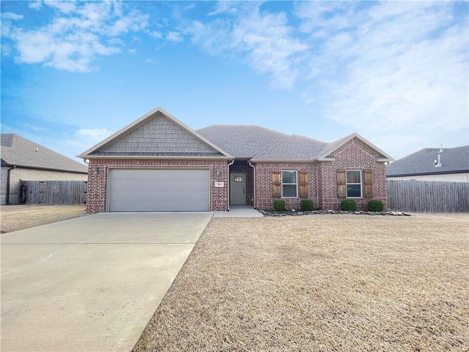 360 Captain Hopkins St in Prairie Grove, AR - Building Photo