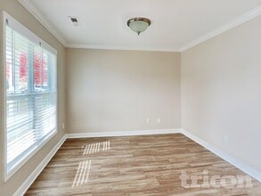 1655 Crestlawn Tl in Winston-Salem, NC - Foto de edificio - Building Photo