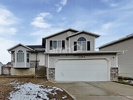 2906 W 2075 S in Syracuse, UT - Building Photo