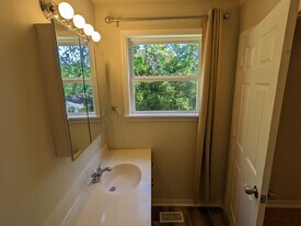 5-25 Woodrow Ave in Asheville, NC - Building Photo