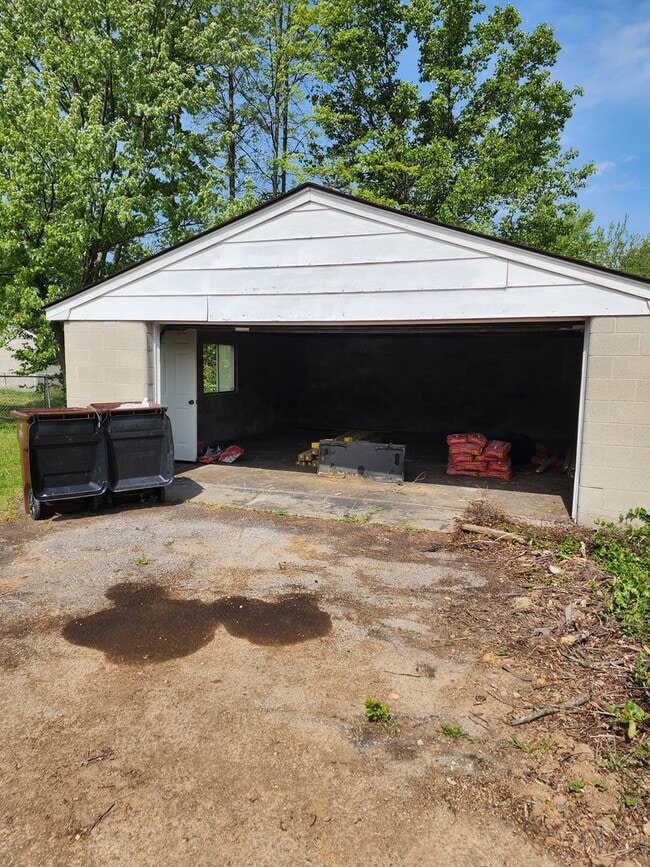 5502 Riata Dr in Louisville, KY - Building Photo - Building Photo