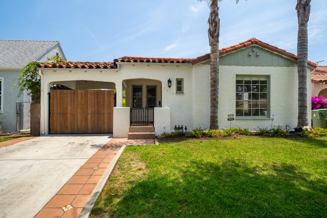 2610 S Bedford St in Los Angeles, CA - Building Photo