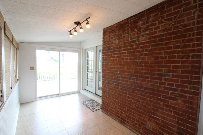 property at 101 E Magnolia Ln