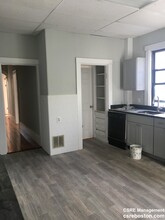 10 Saunders St, Unit 10 in Boston, MA - Building Photo - Building Photo