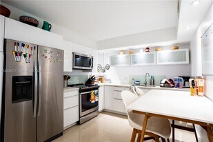 16300 Golf Club Rd, Unit 204 in Weston, FL - Building Photo