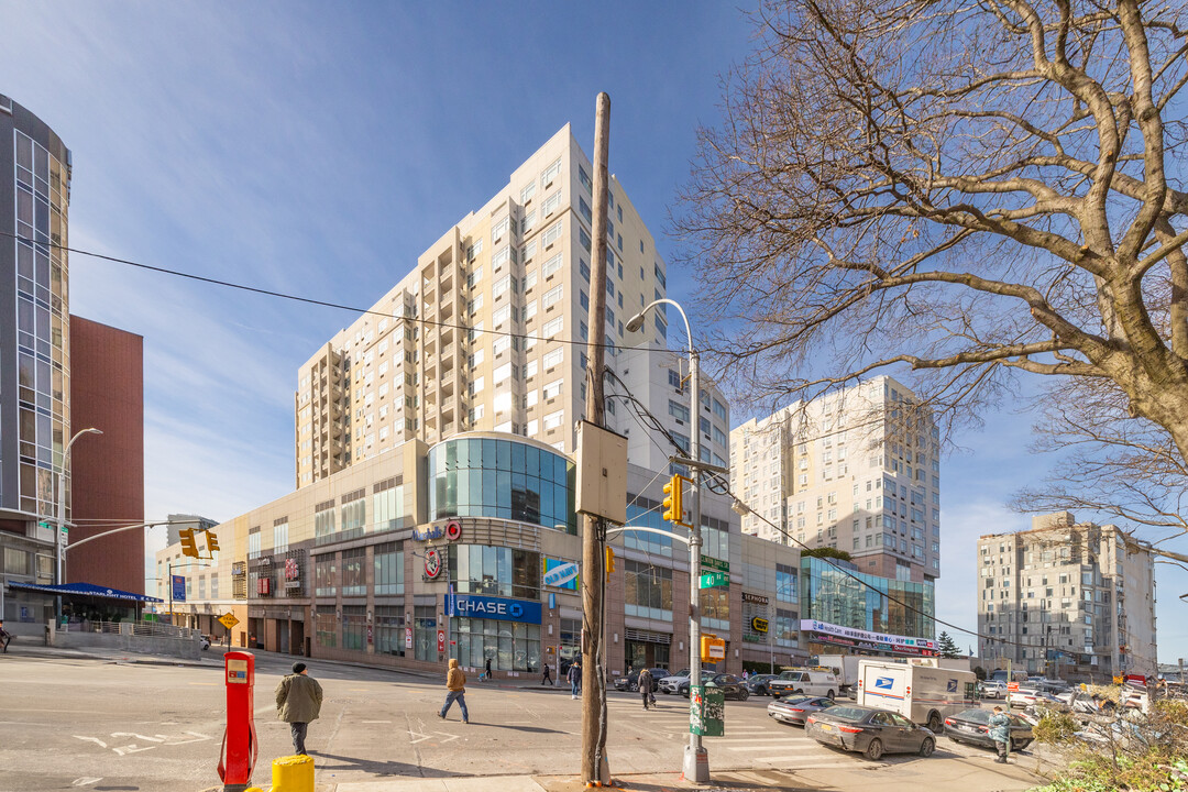 Sky View Parc in Flushing, NY - Building Photo