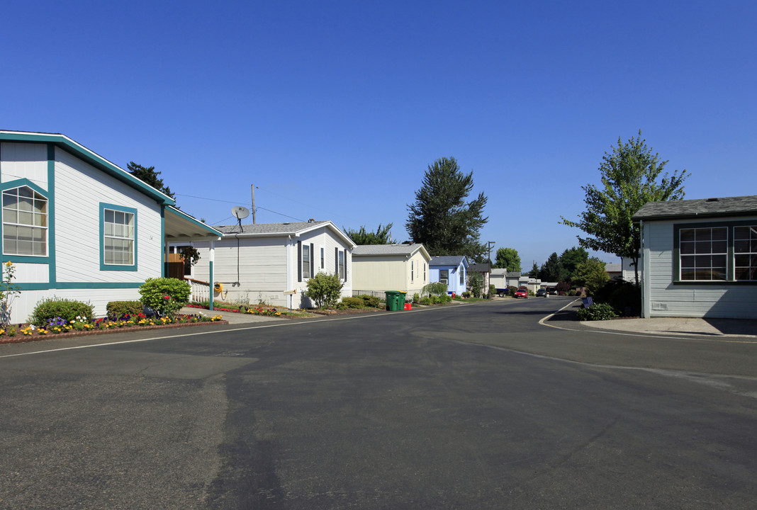 116 SE 8th St in Troutdale, OR - Building Photo