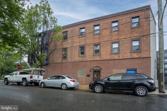 322 Poplar St in Philadelphia, PA - Building Photo - Building Photo