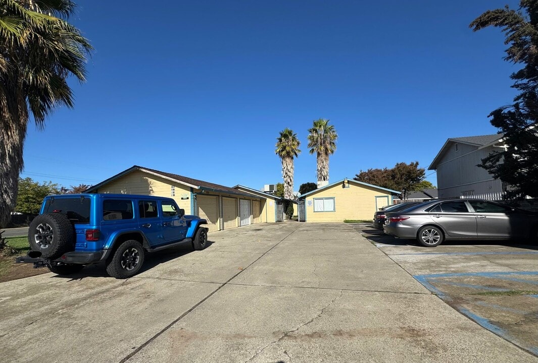 2401 51st Ave in Sacramento, CA - Building Photo