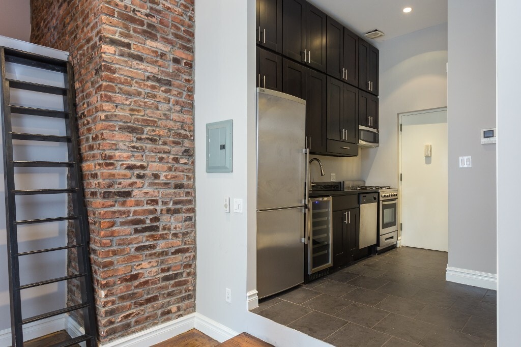 234 W 14th St in New York, NY - Building Photo