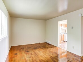 Midway Square Townhomes in Flint, MI - Foto de edificio - Interior Photo