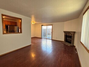 3933 SW Pinewood Way in Beaverton, OR - Building Photo - Building Photo