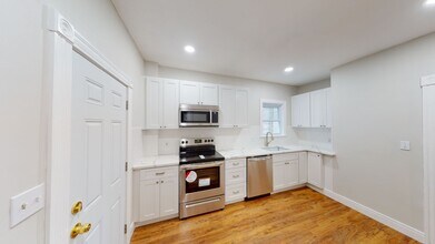 76 Fremont St in Somerville, MA - Building Photo - Building Photo