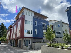 12520 15th Ave NE in Seattle, WA - Foto de edificio - Building Photo