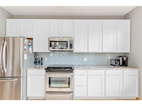 545 N 1st St-Unit -404 in Minneapolis, MN - Building Photo - Building Photo