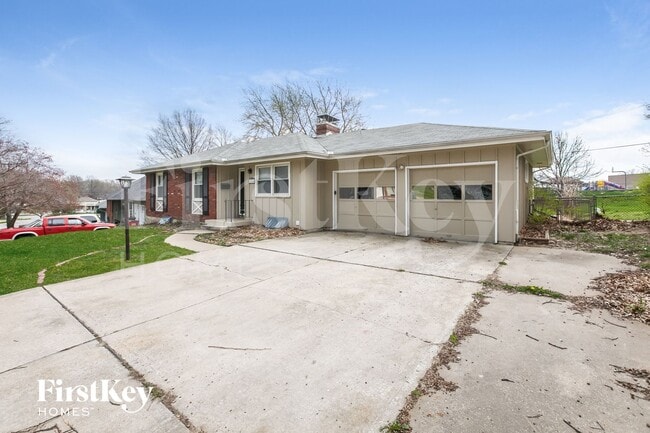 804 NW Hearnes Ave in Blue Springs, MO - Foto de edificio - Building Photo