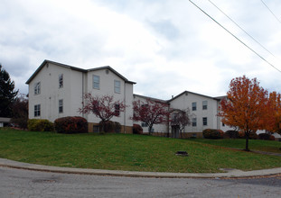 Applecrest Village Apartments in Boardman, OH - Building Photo - Building Photo