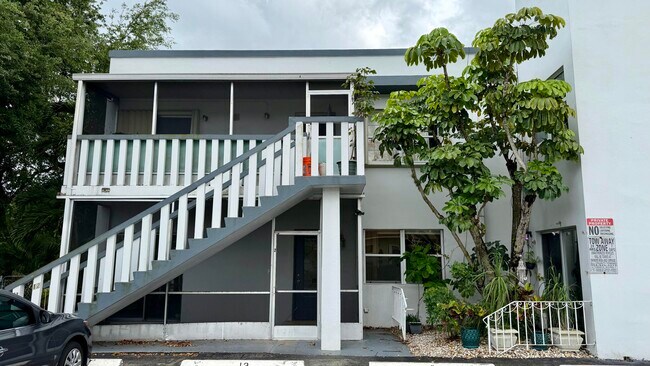 2646 Polk St in Hollywood, FL - Building Photo - Building Photo