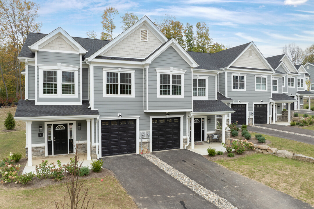 Luxury 3 Bed / 2.5 Bath Townhouse for Rent in Staatsburg, NY - Foto de edificio