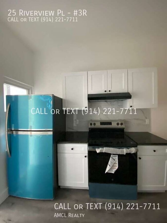 property at 25 Riverview Pl