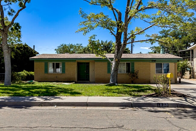 1909 Othello Ct NE in Albuquerque, NM - Foto de edificio - Building Photo