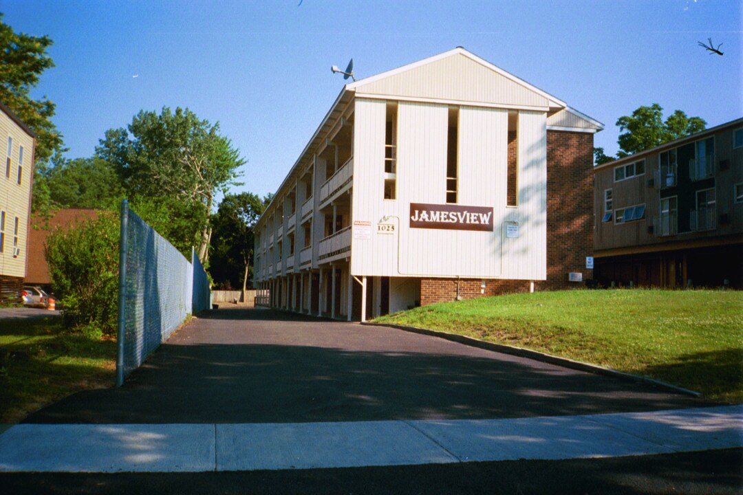 1025 James St in Syracuse, NY - Building Photo