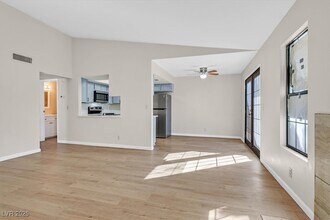 5064 Jeffreys St in Las Vegas, NV - Building Photo - Building Photo