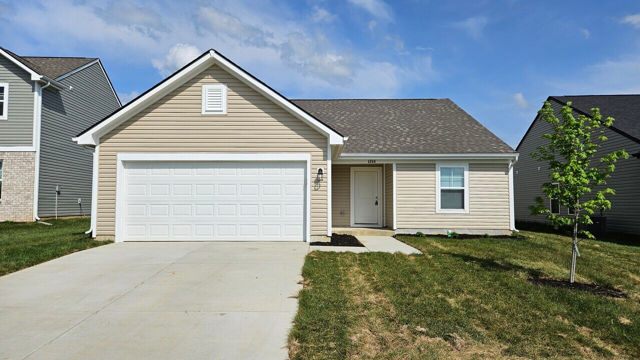 4209 Tingle Dr in Shelbyville, KY - Foto de edificio
