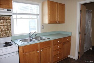 69 Academy St in Poughkeepsie, NY - Building Photo - Building Photo