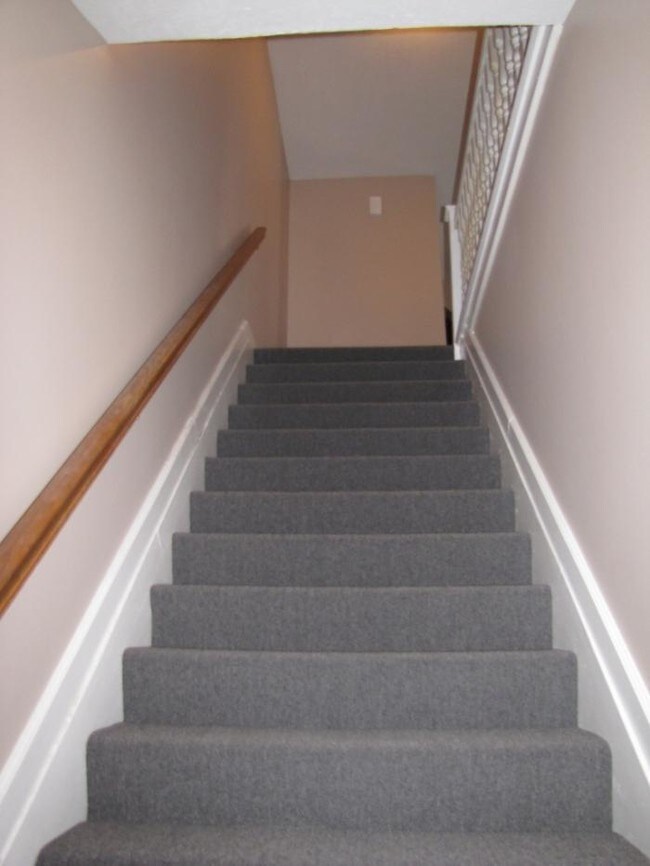 210 1/2 W Collins Ct in Louisville, KY - Building Photo - Building Photo