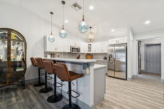 292 Sunlit Cove Dr NE in St. Petersburg, FL - Building Photo - Building Photo