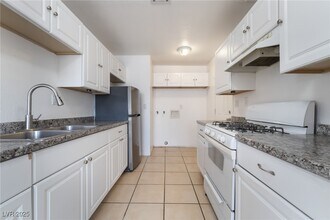 1801 Evelyn Ave in Henderson, NV - Building Photo - Building Photo