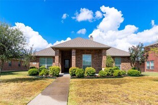 1112 Hiddencreek Dr in Royse City, TX - Building Photo