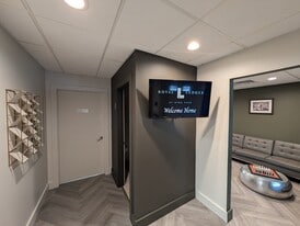 Royal Ledges at Hyde Park in Hyde Park, NY - Building Photo