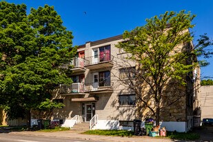 5631-5633 Henri-Bourassa Boul E in Montréal, QC - Building Photo