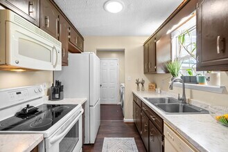 239 Golden Pond Ave in Oak Grove, KY - Building Photo - Building Photo