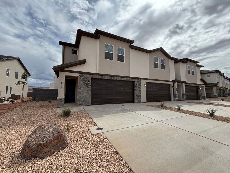 917 S 4380 W in Hurricane, UT - Building Photo