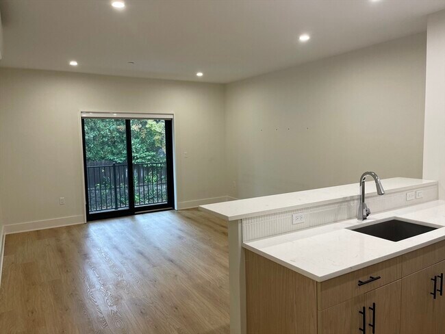69 Bailey St in Boston, MA - Building Photo - Building Photo