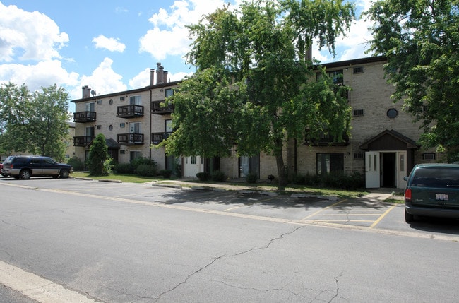 4247 Jennifer Ln in Arlington Heights, IL - Foto de edificio - Building Photo