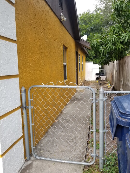 3219 W Cherry St, Unit Studio in Tampa, FL - Building Photo