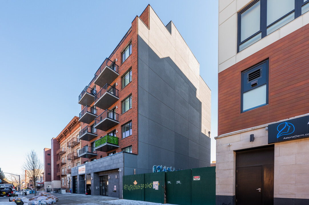 2579 31st St in Astoria, NY - Building Photo