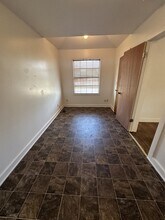 1206 E Alamo St in Brenham, TX - Foto de edificio - Building Photo