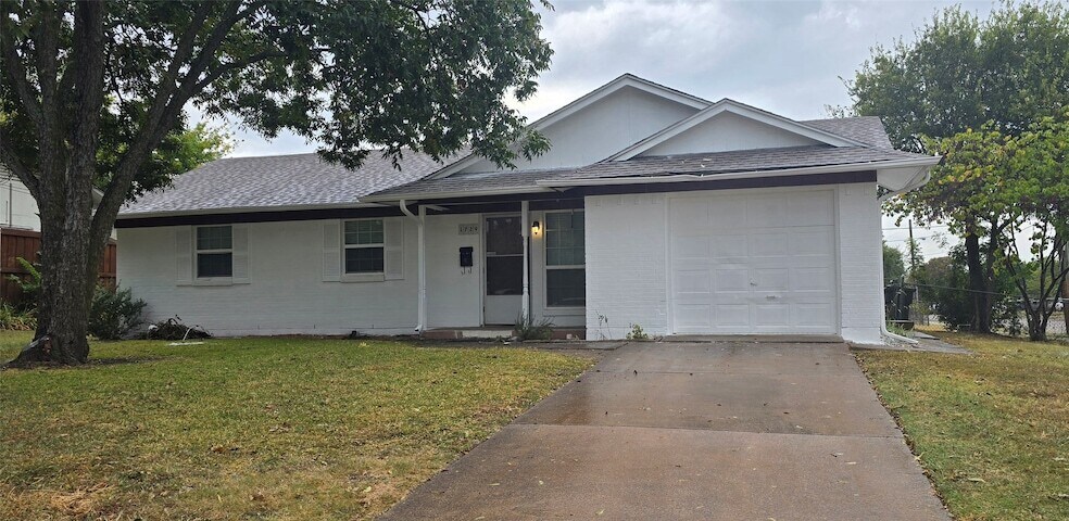 1729 Sherrye Dr in Plano, TX - Building Photo