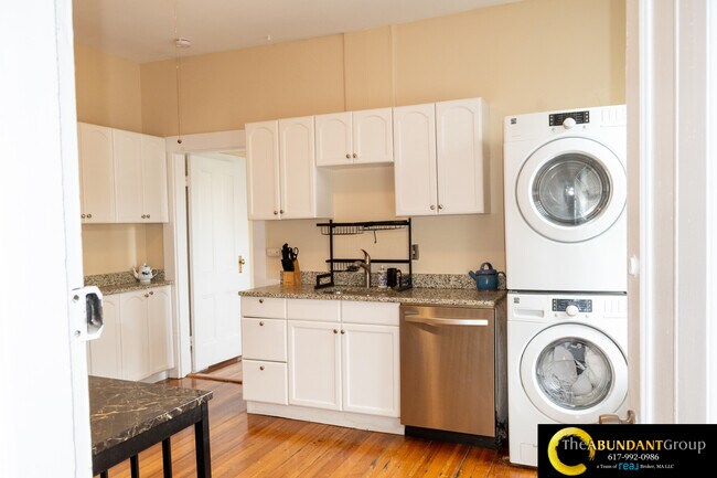133 Otis St, Unit 2 in Cambridge, MA - Building Photo - Building Photo