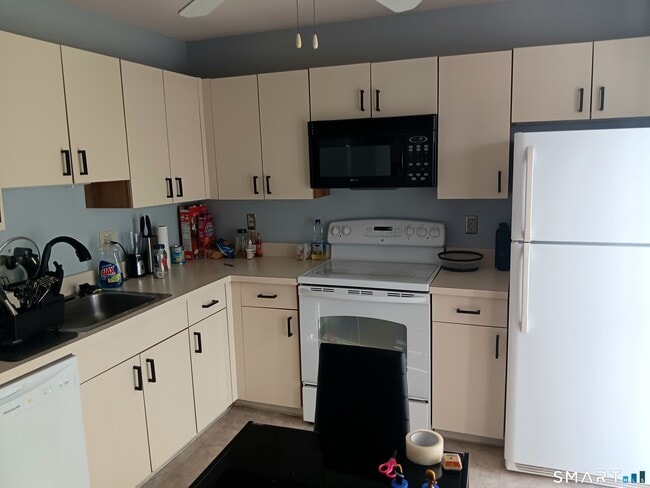 585 Park Rd in Waterbury, CT - Building Photo - Building Photo