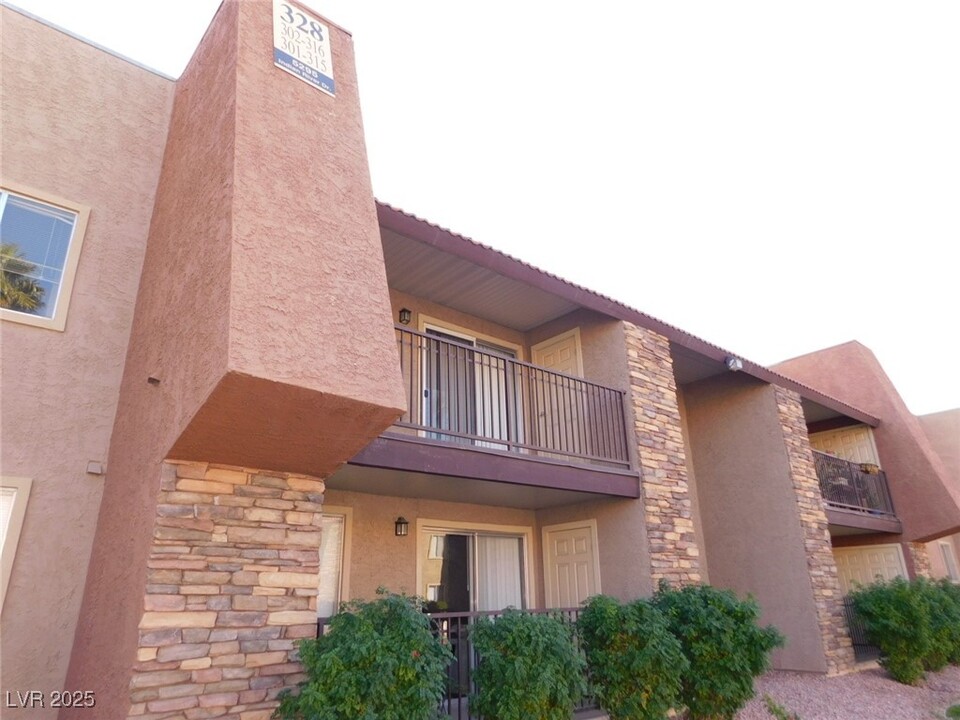 5295 Indian River Dr in Las Vegas, NV - Building Photo