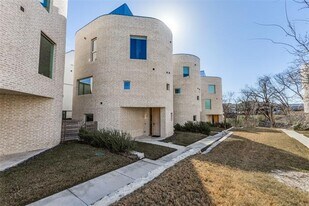 308 Blackland Ct in Dallas, TX - Building Photo