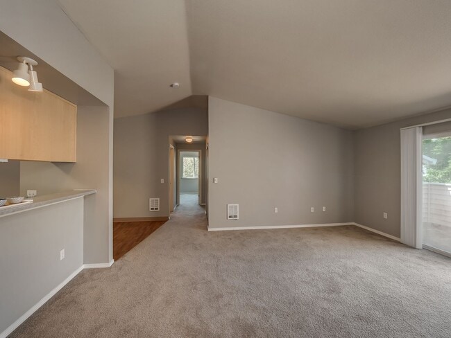 16936 SE Powell Blvd in Portland, OR - Building Photo - Building Photo
